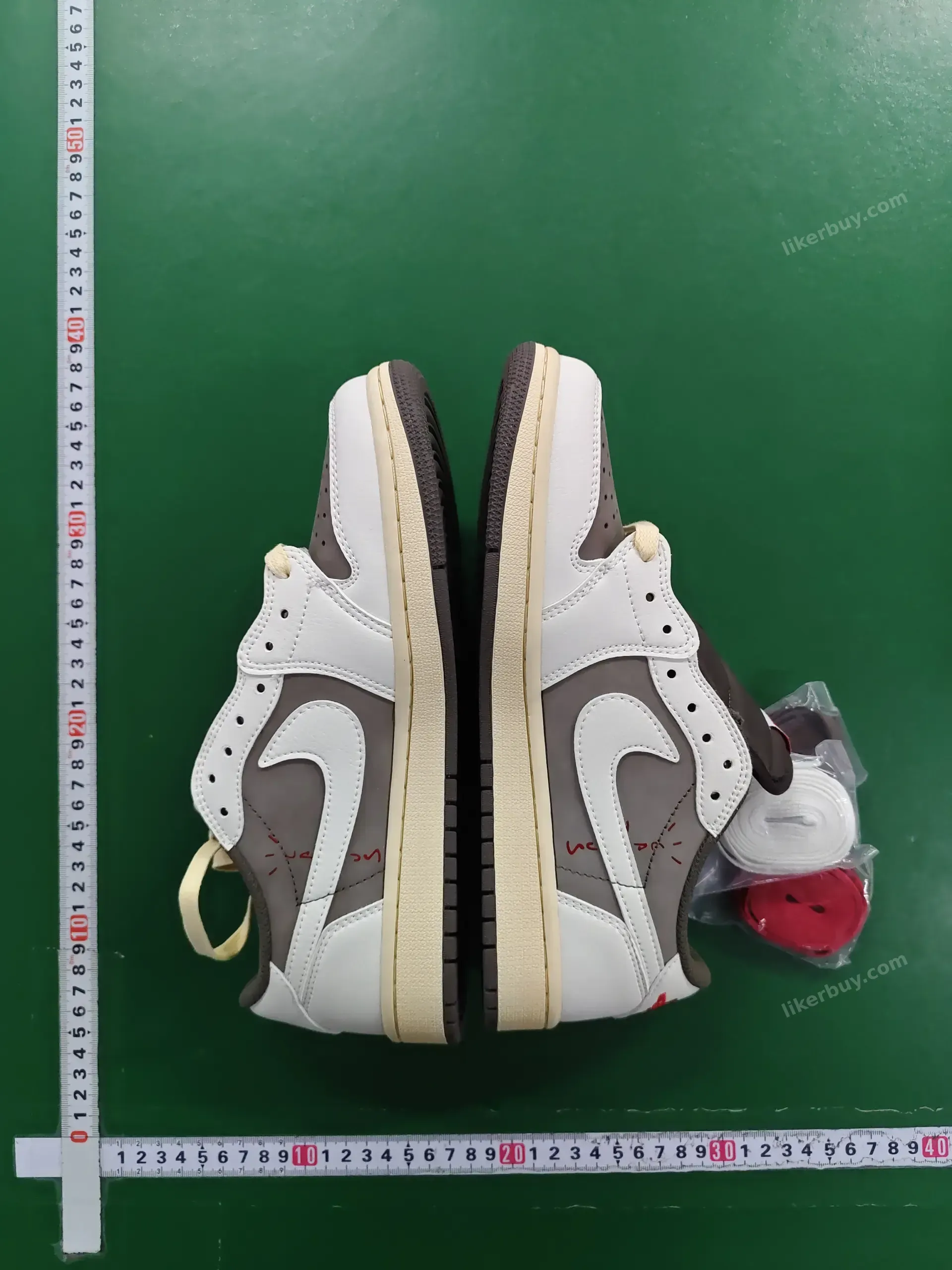 Travis Scott Nike air Jordan 1 aj1 product reference 3