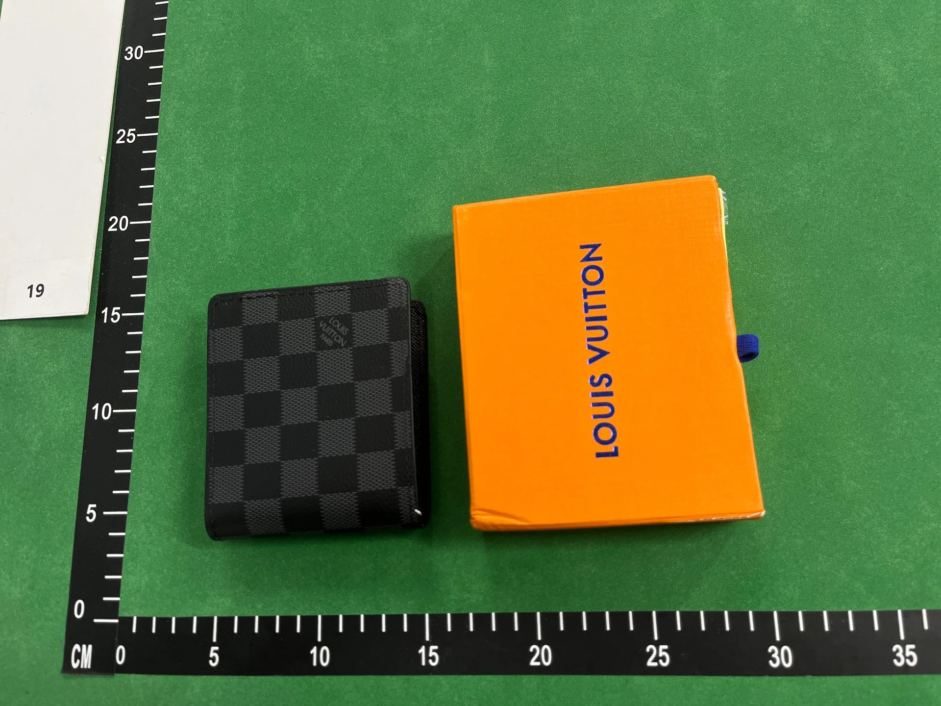 LV fashion wallet QC photo