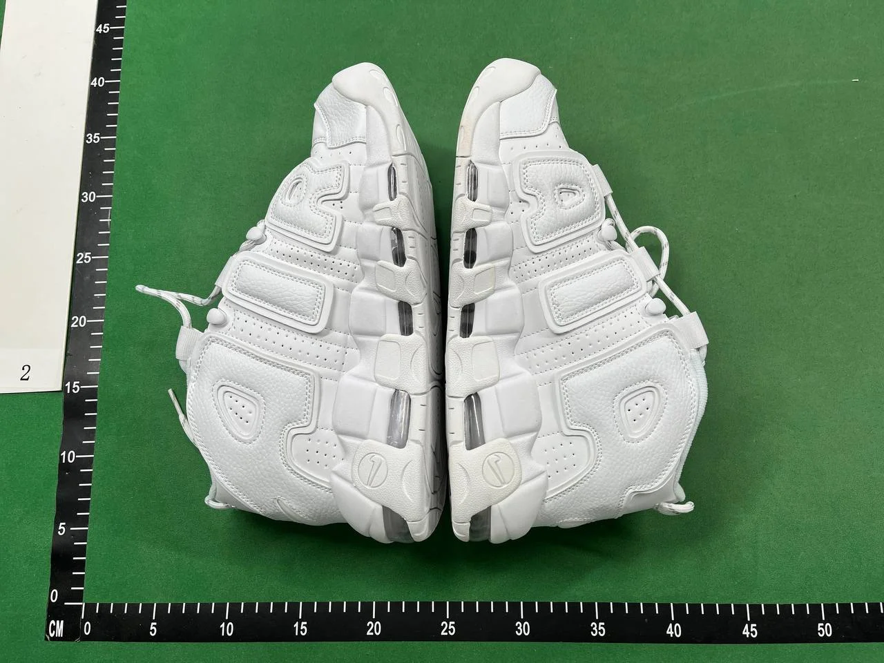 NIKE Moer UPTEMPO QC photo
