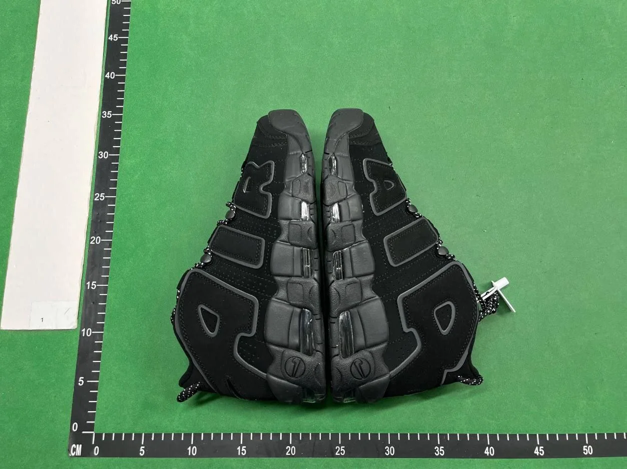 NIKE Moer UPTEMPO QC photo