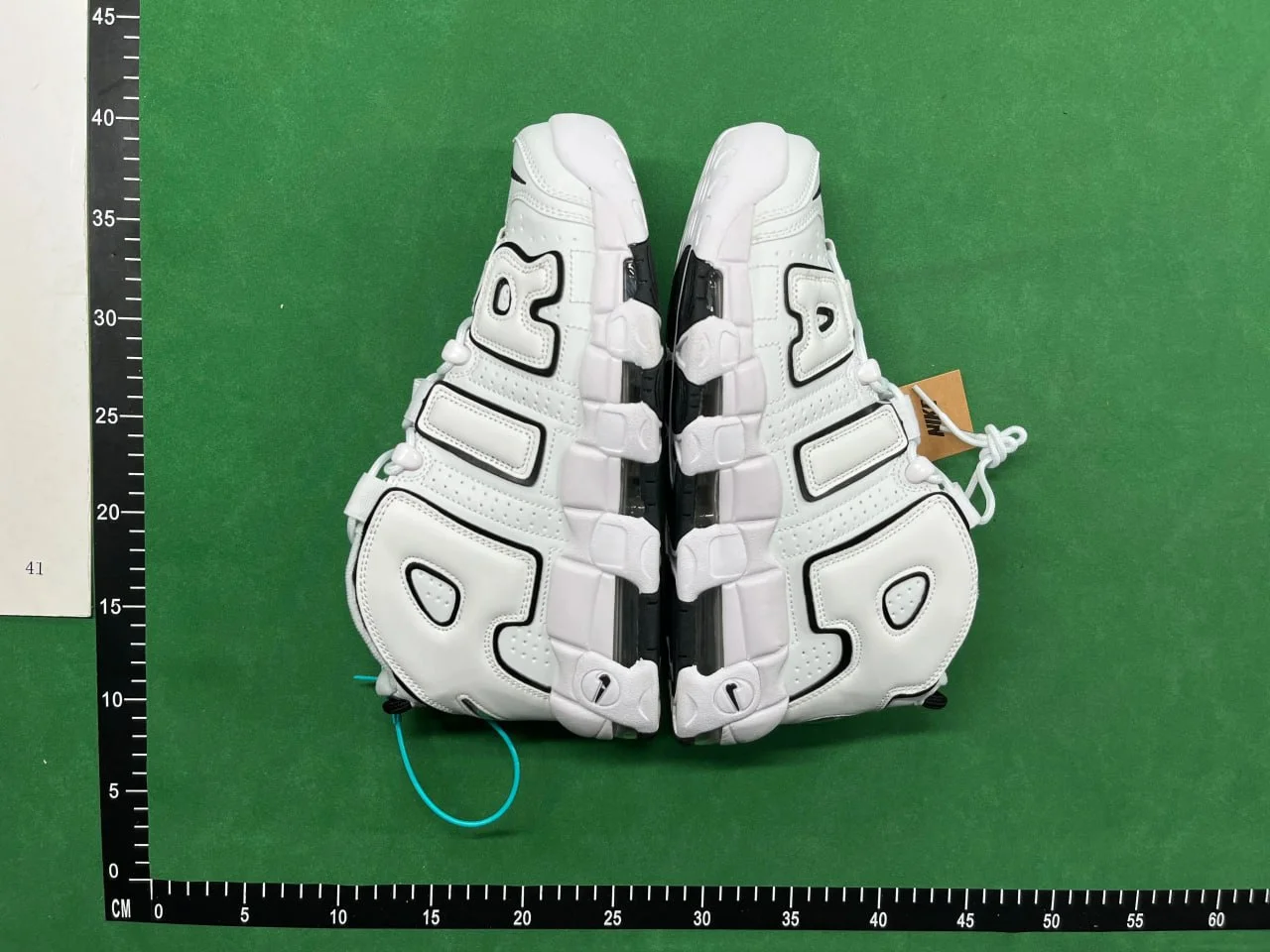 NIKE Moer UPTEMPO QC photo