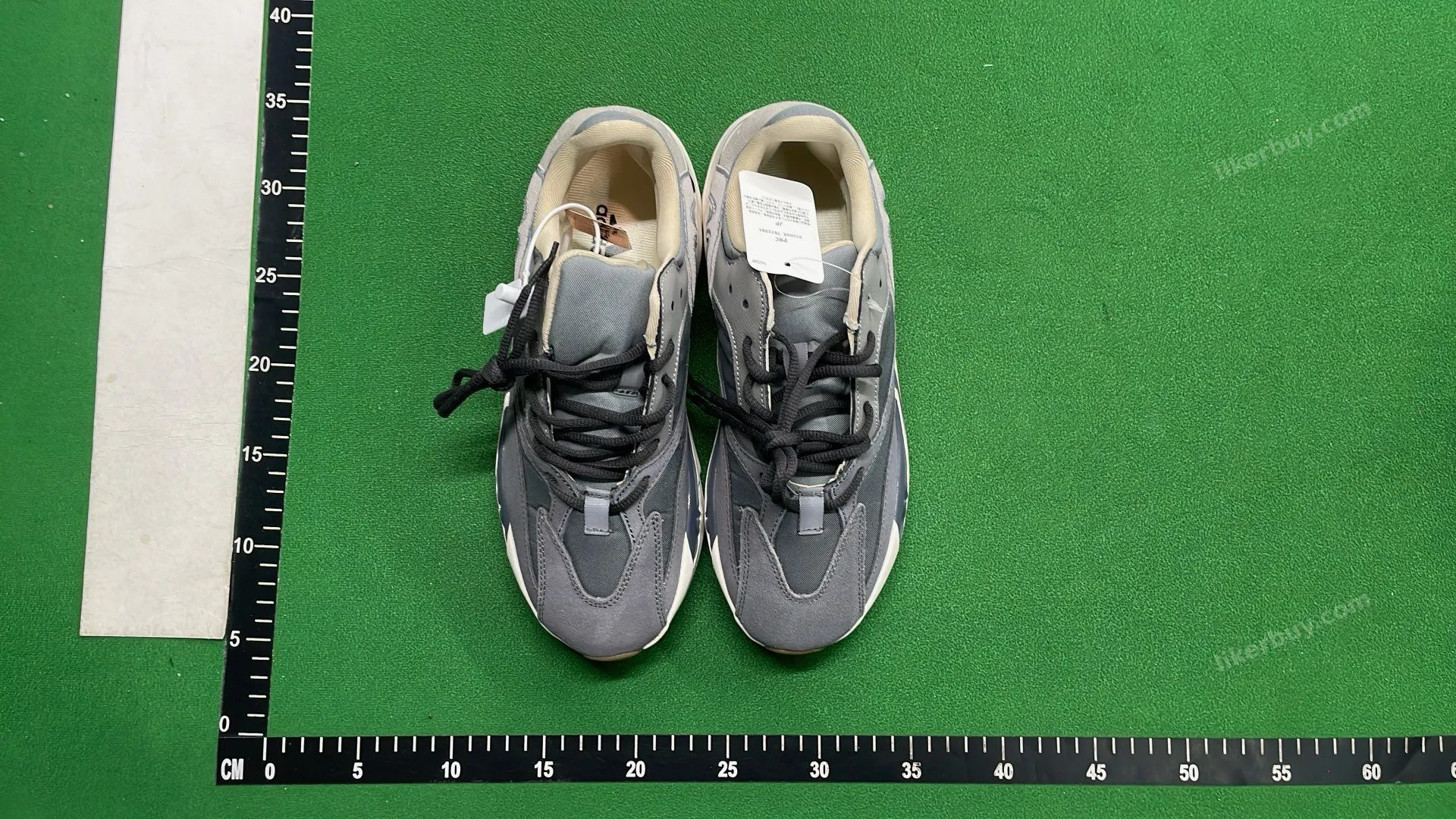Adidas Yeezy boost 700 product reference 1