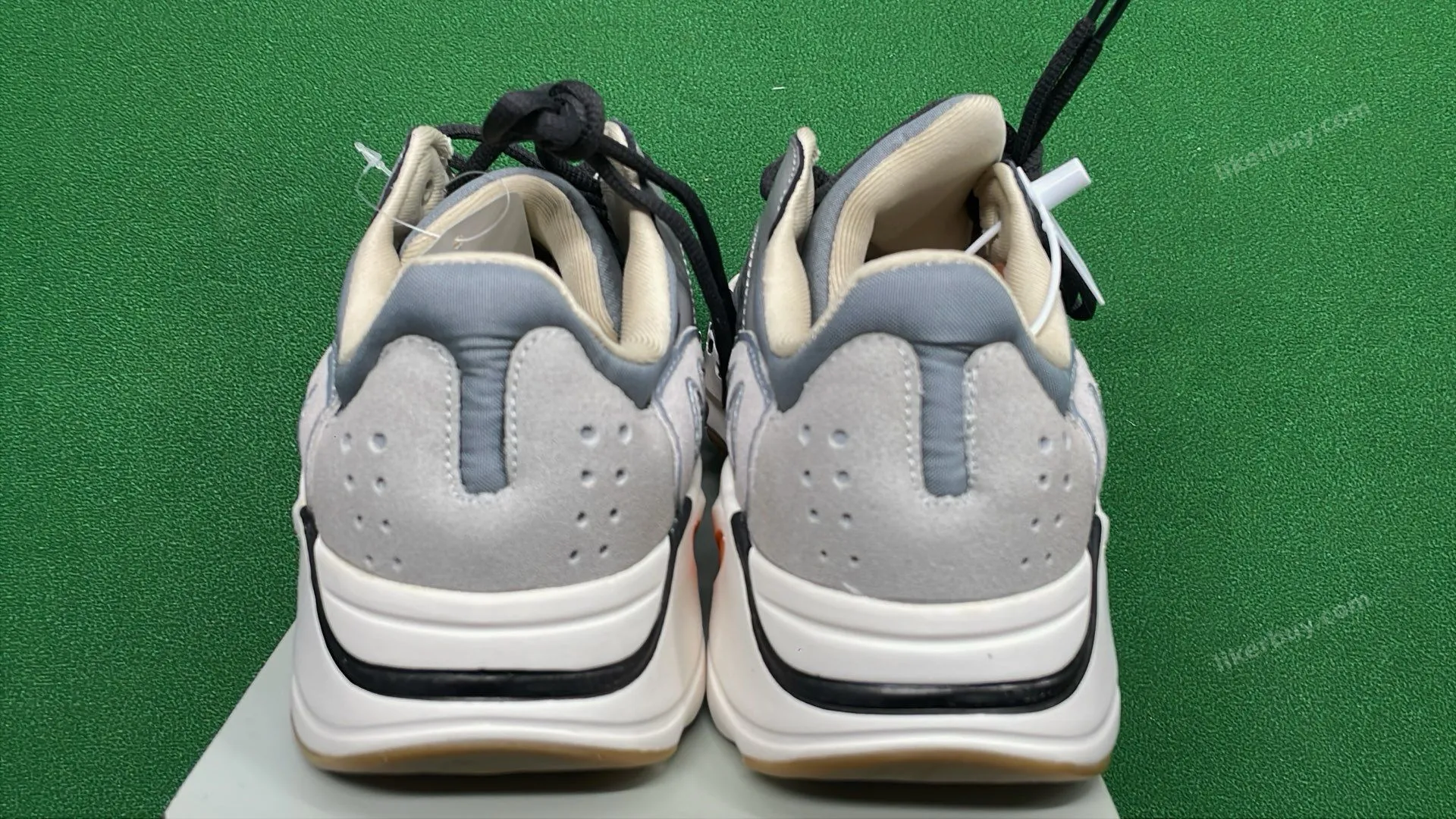 Adidas Yeezy boost 700 product reference 4