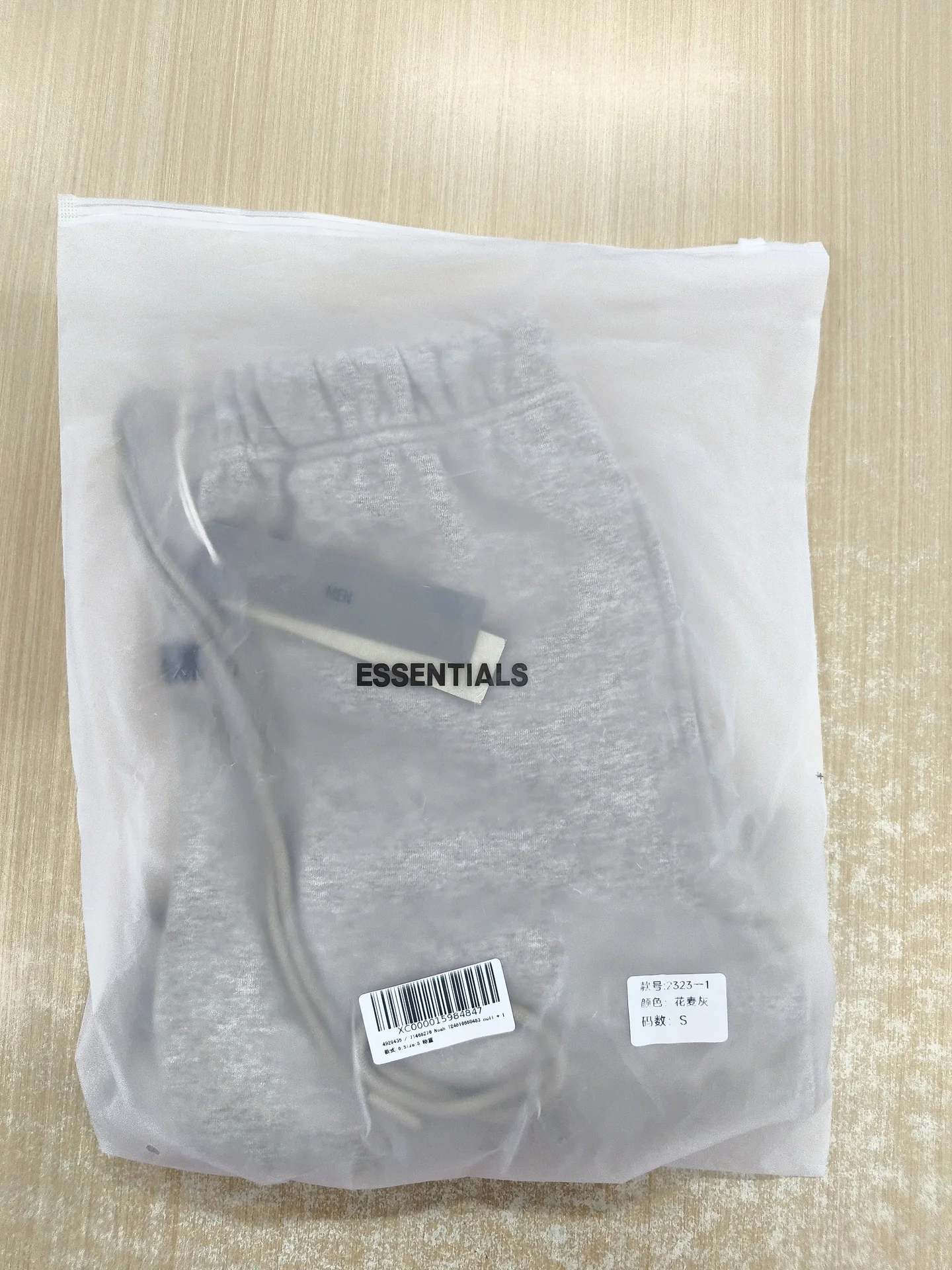 Fear Of God X ESSENTIALS T-shirt 43style QC photo