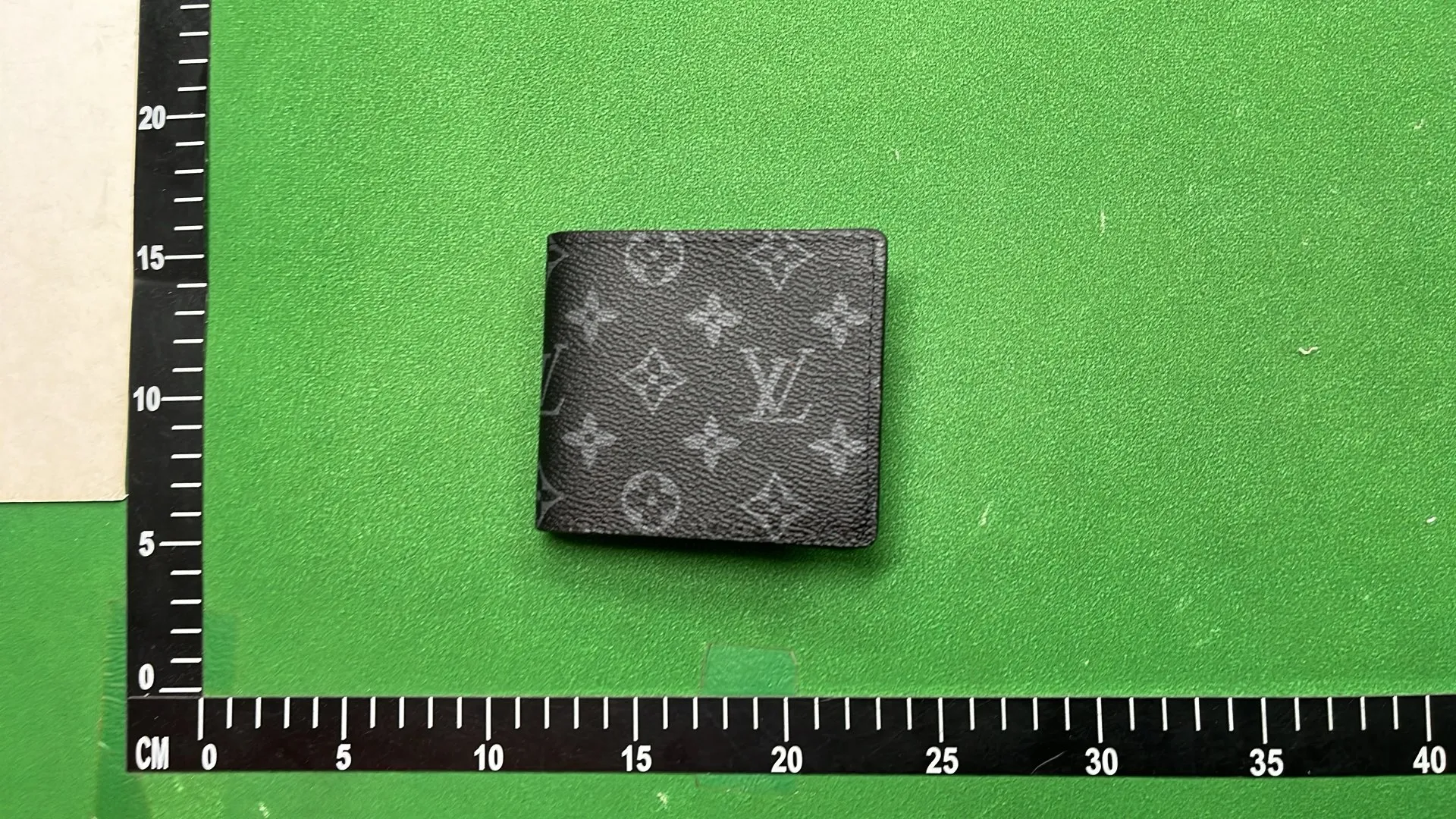 LV Wallet product reference 9
