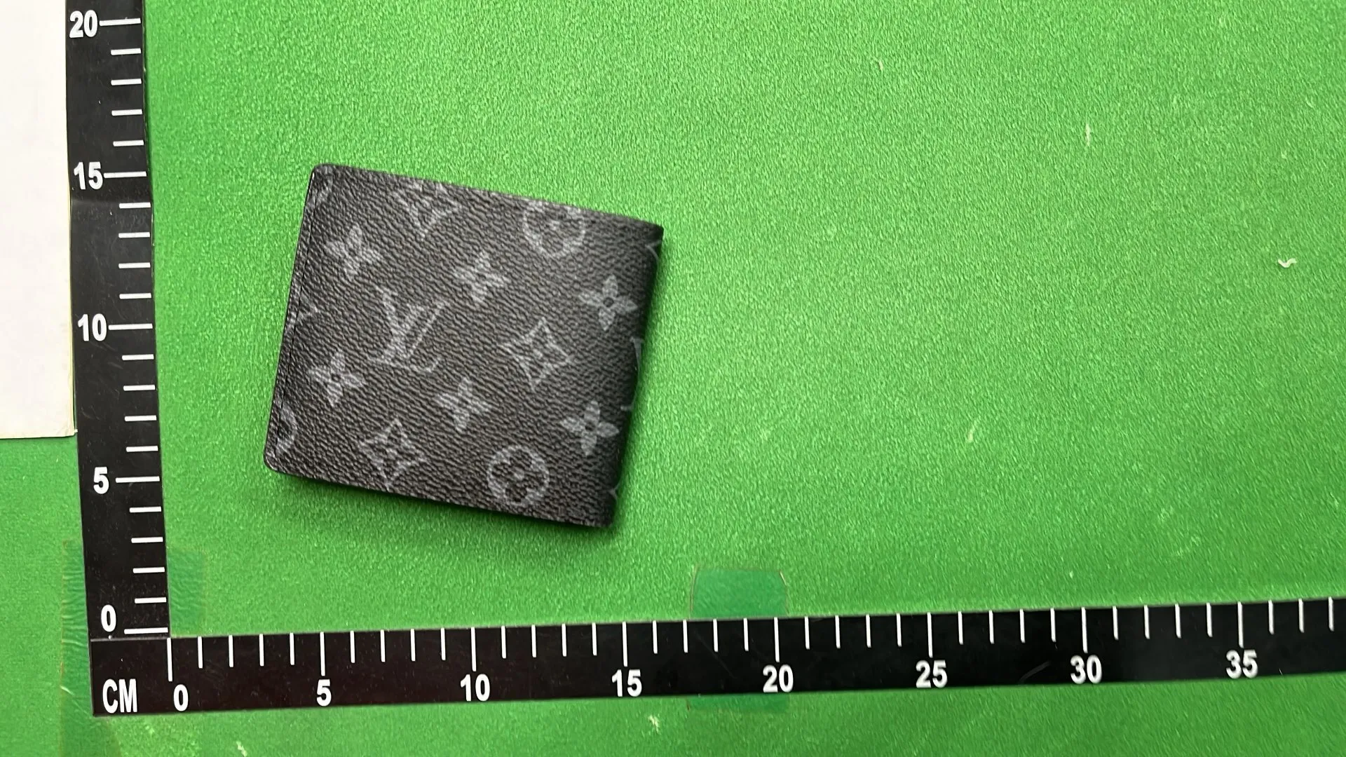 LV Wallet product reference 8