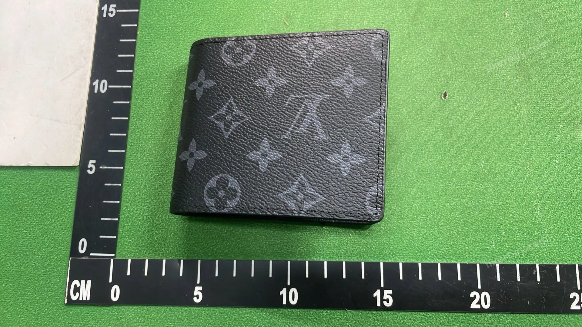LV Wallet product reference 6