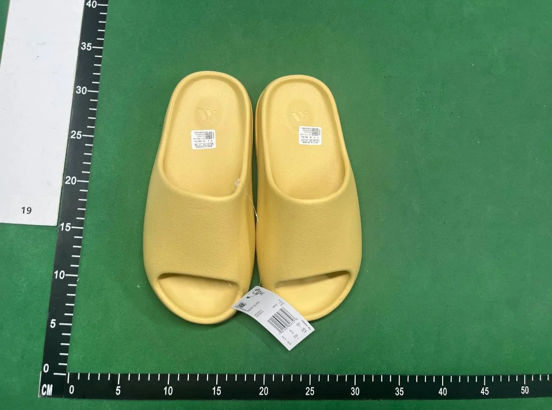 adidas Yeezy Slide QC photo