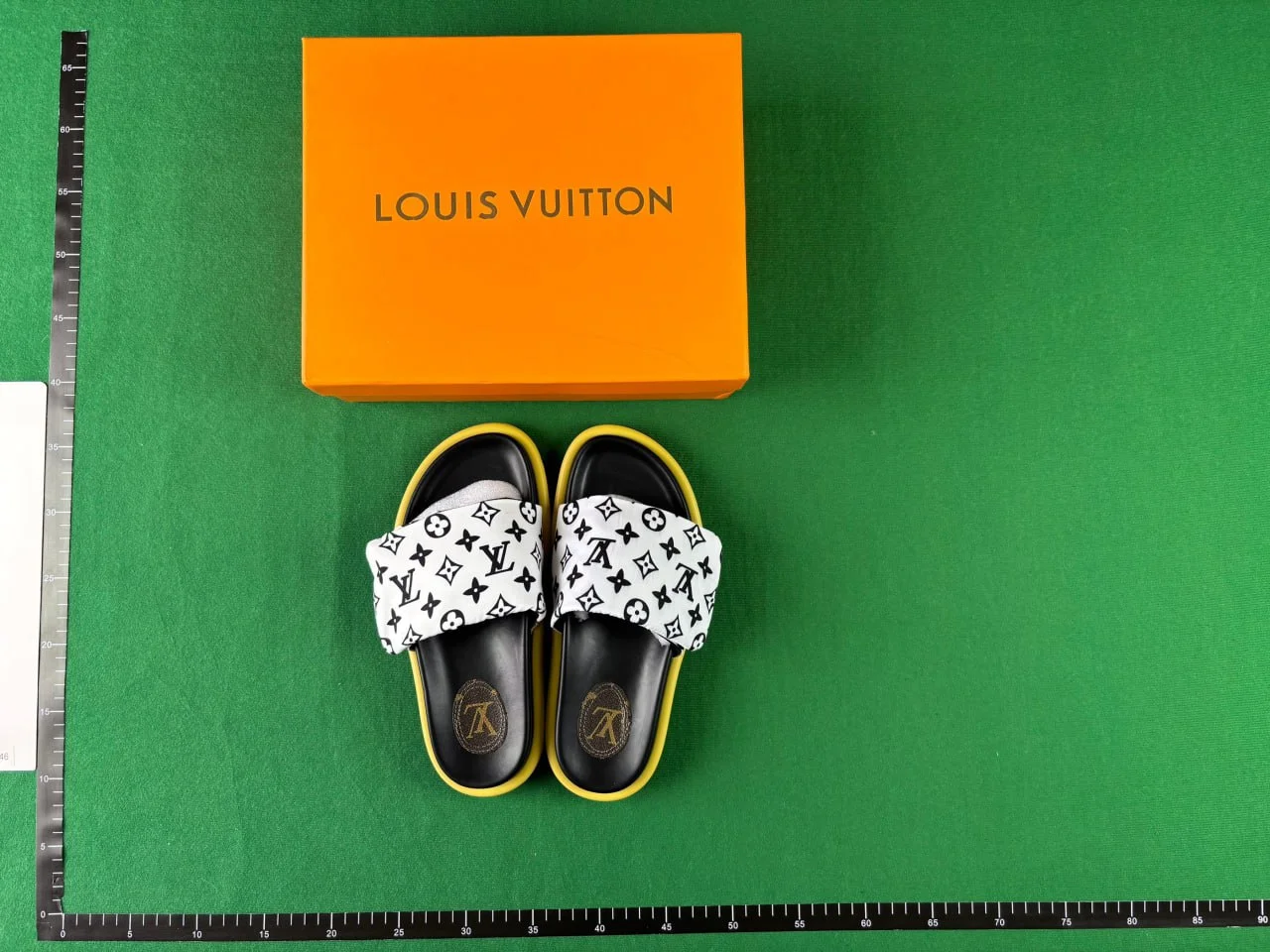 Louis Vuitton Slippers QC photo