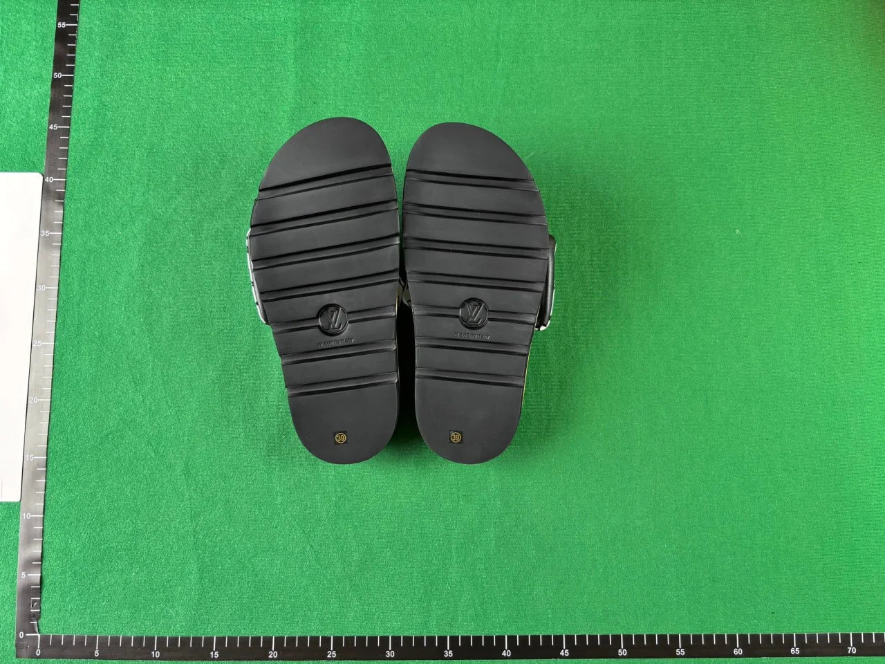 Louis Vuitton Slippers QC photo