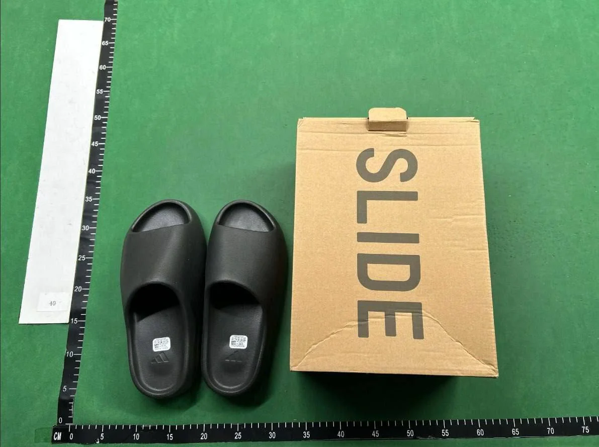 Yeezy slippers QC photo