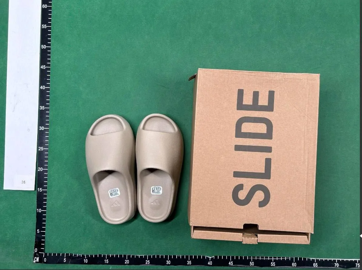 Yeezy slippers QC photo