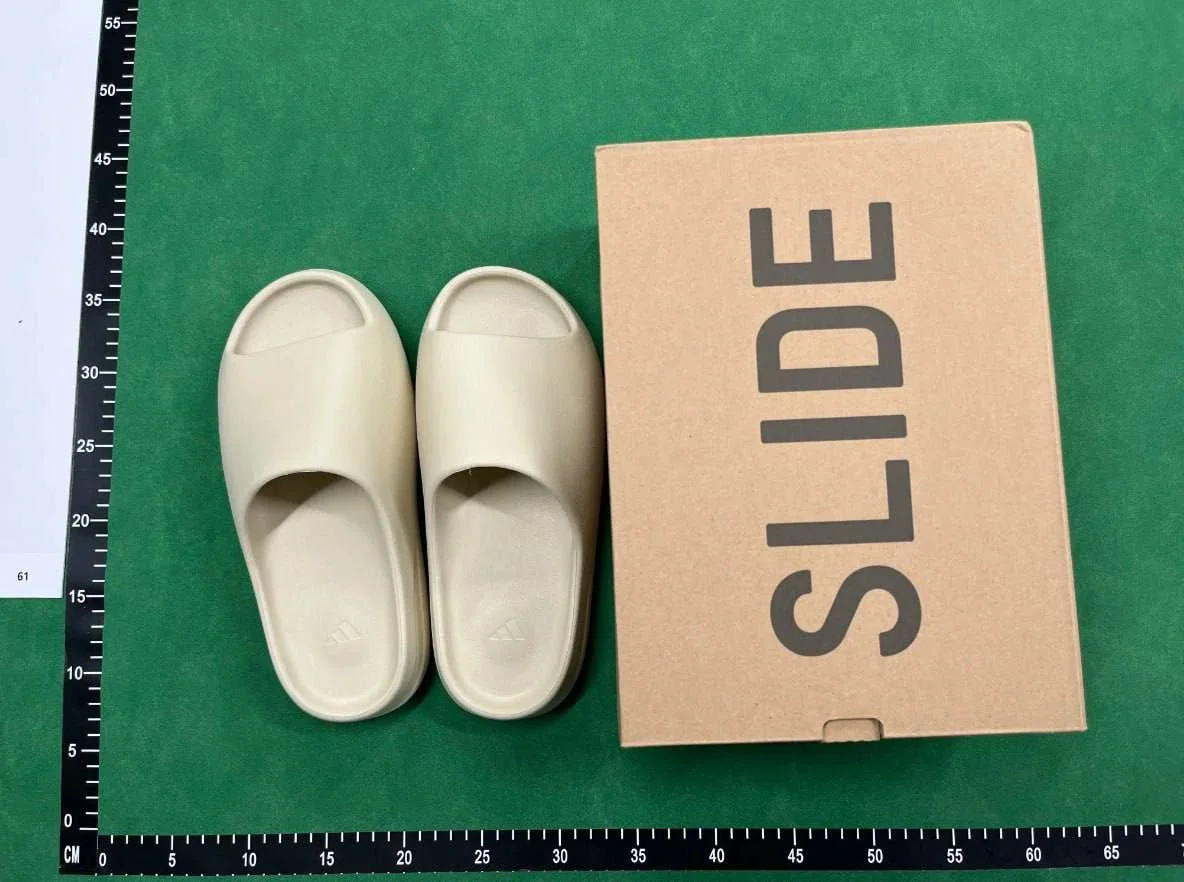 Yeezy slippers QC photo