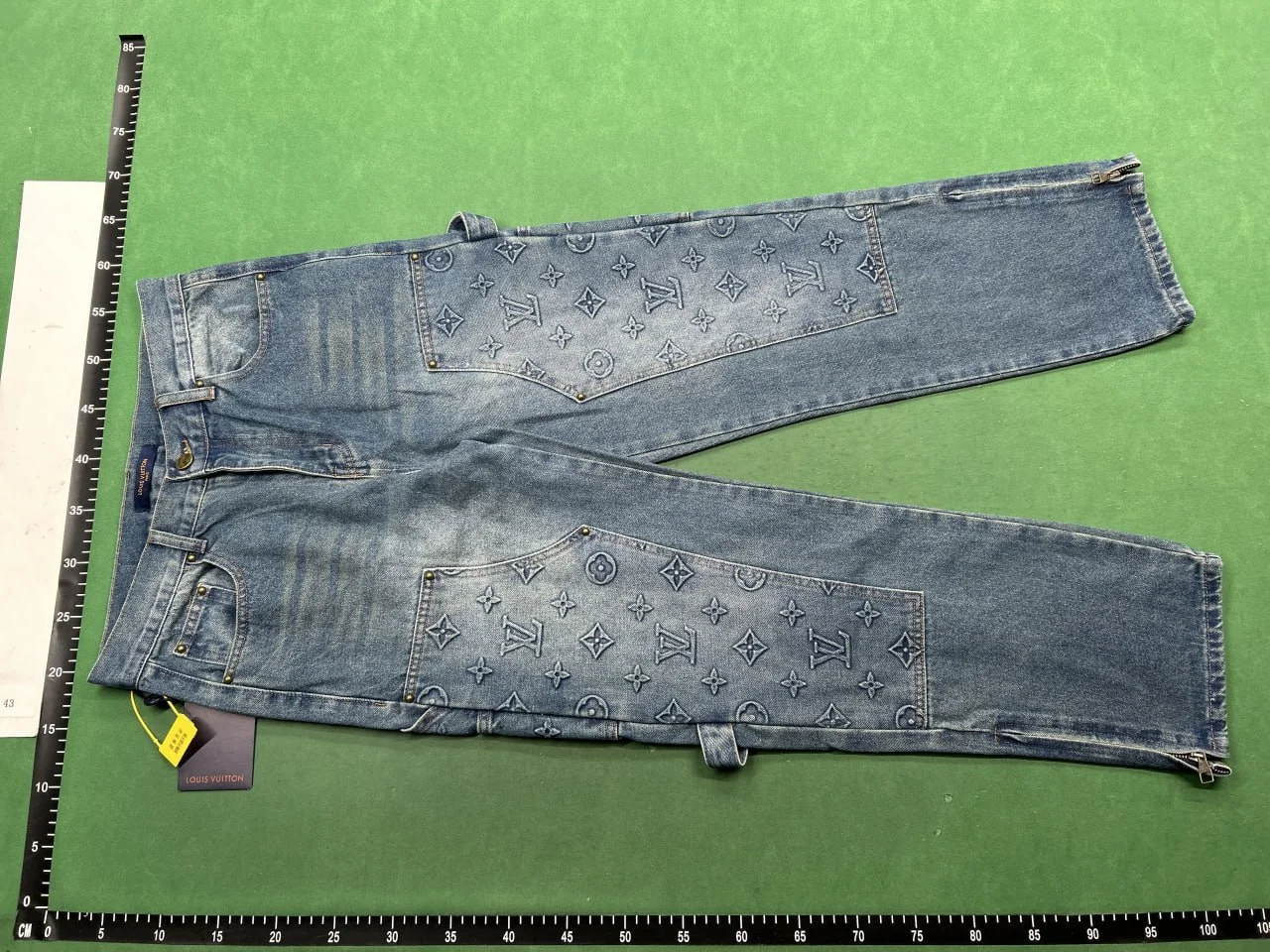 Louis Vuitton Carpenter Pantsshorts QC photo