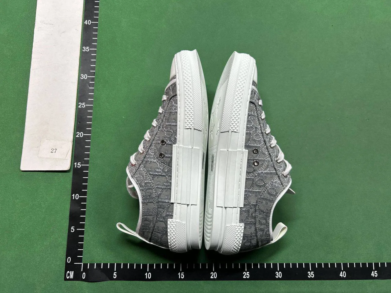 Dior B23 QC photo