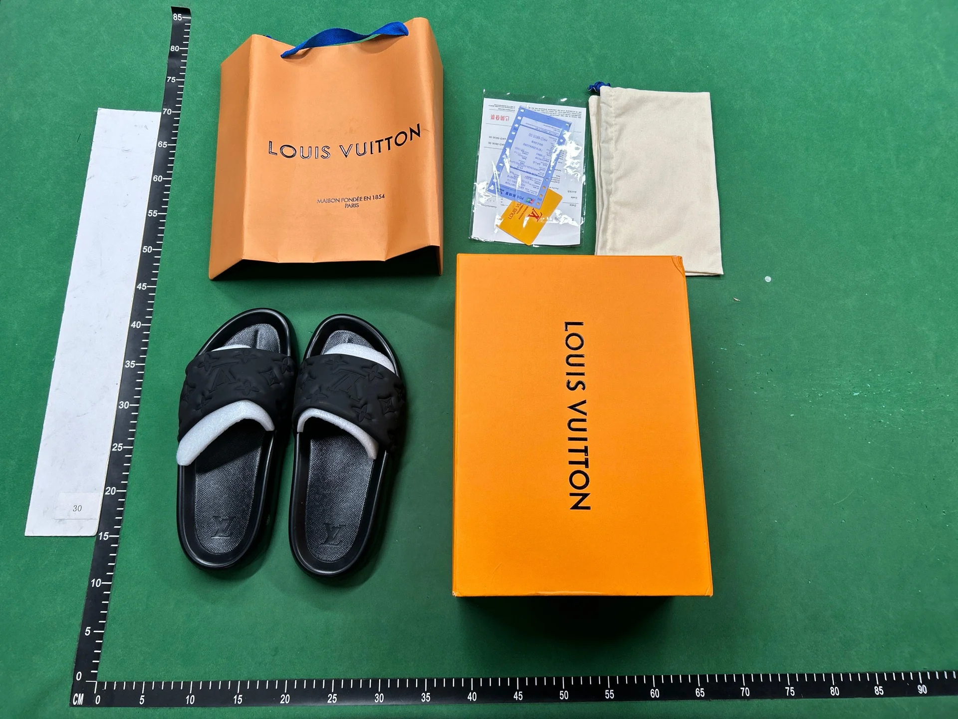 Louis Vuitton slippers QC photo