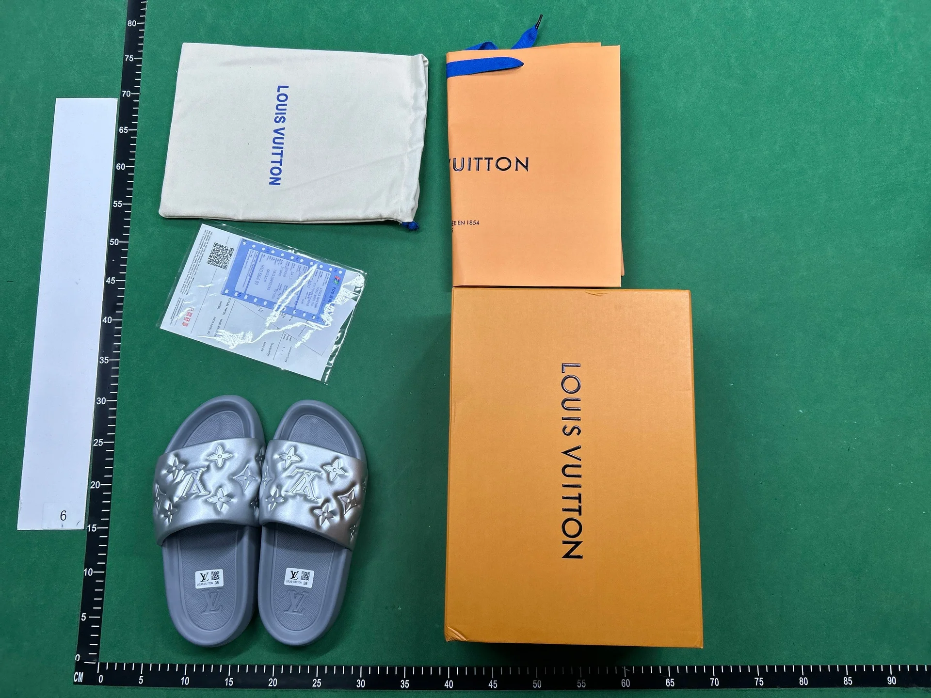 Louis Vuitton slippers QC photo
