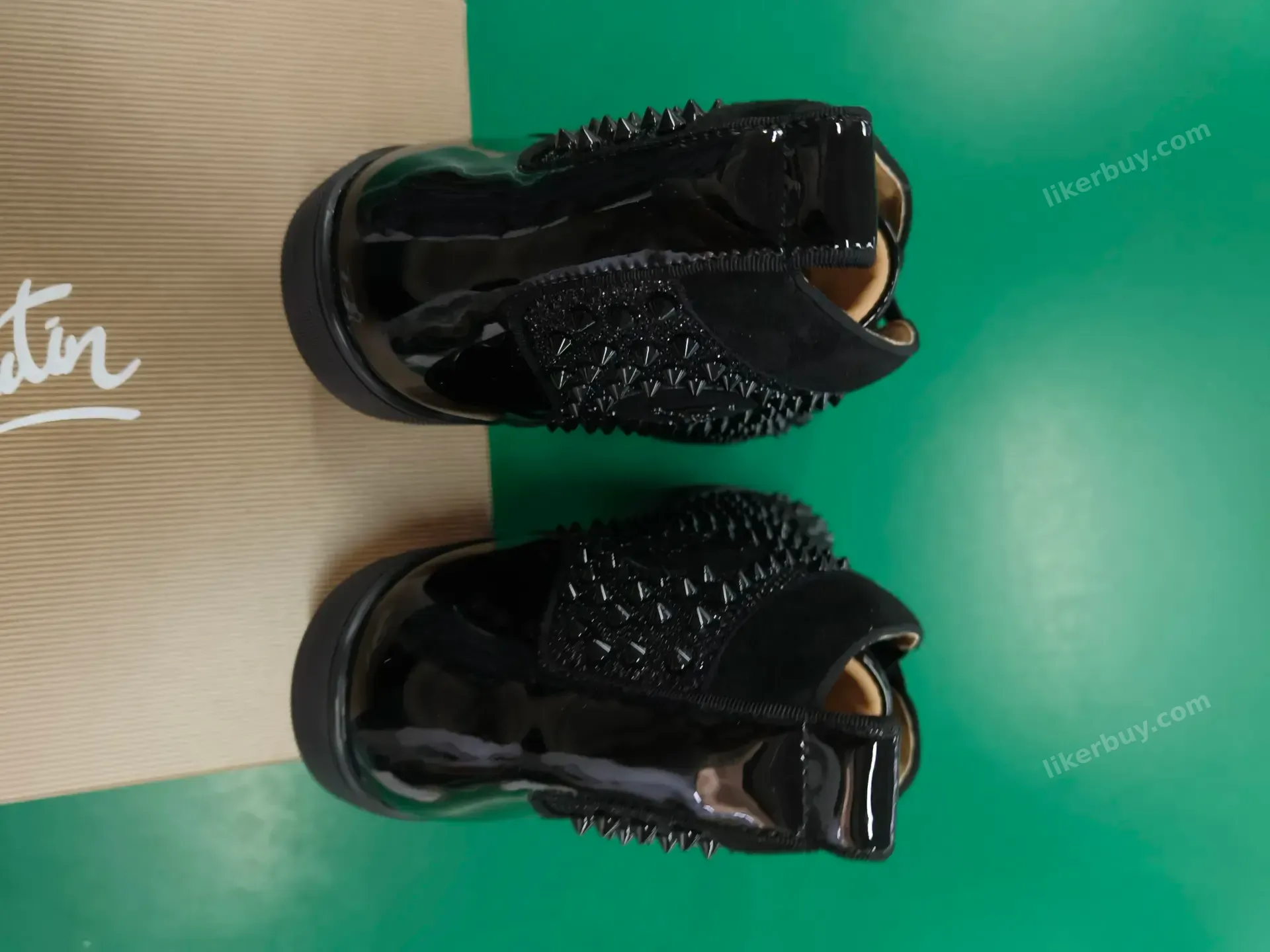 Louboutin product reference 2