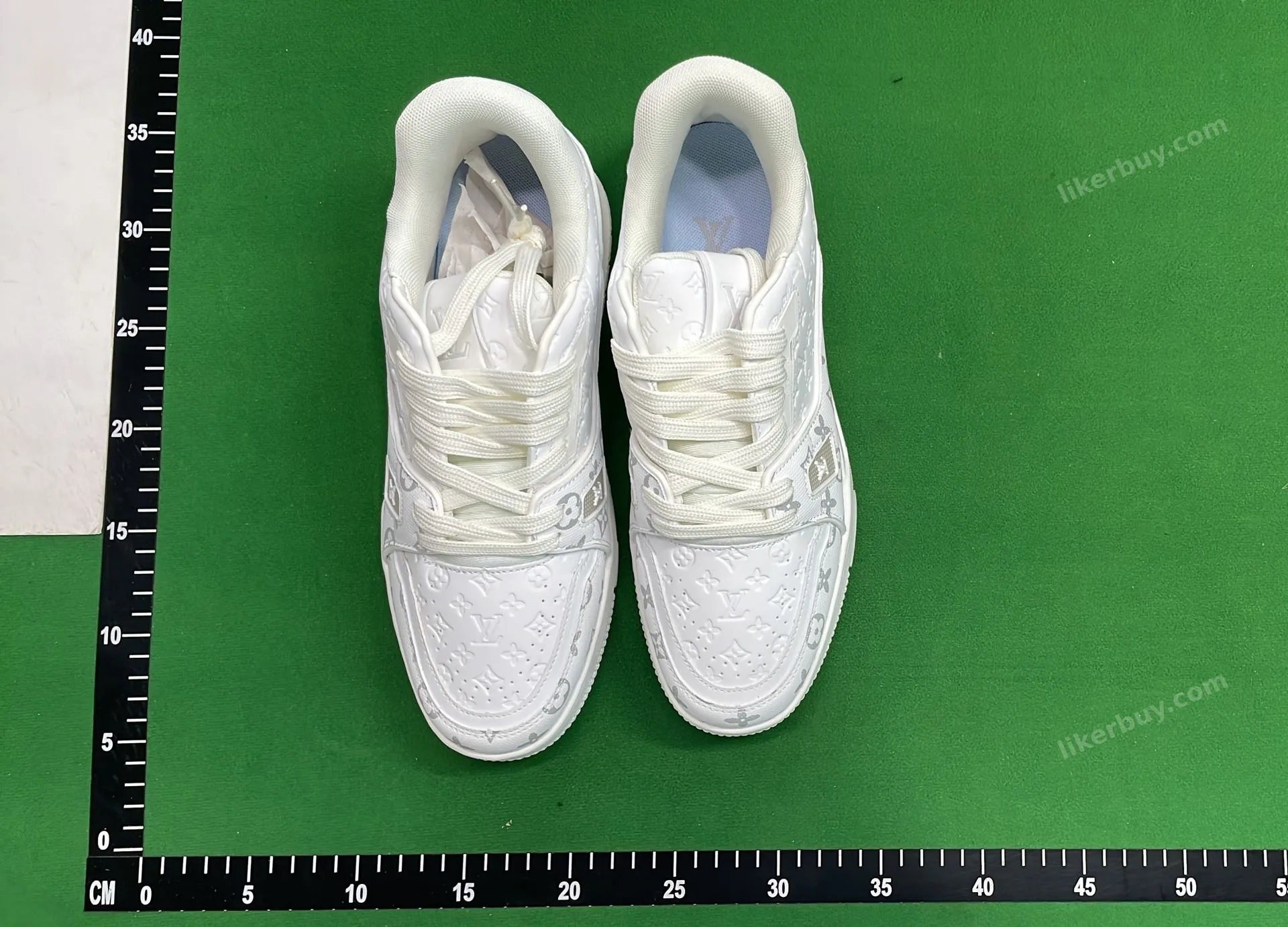 Louis Vuitton trainer product reference 1