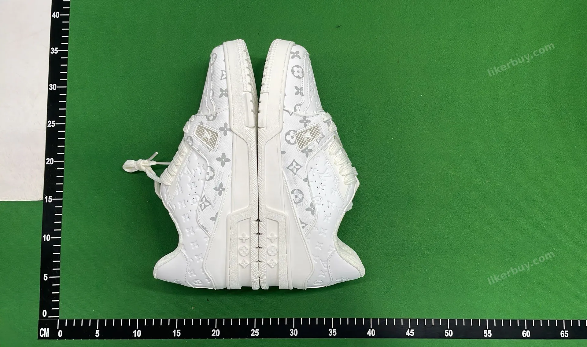Louis Vuitton trainer product reference 2