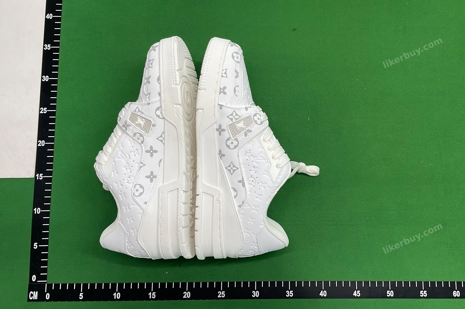 Louis Vuitton trainer product reference 3