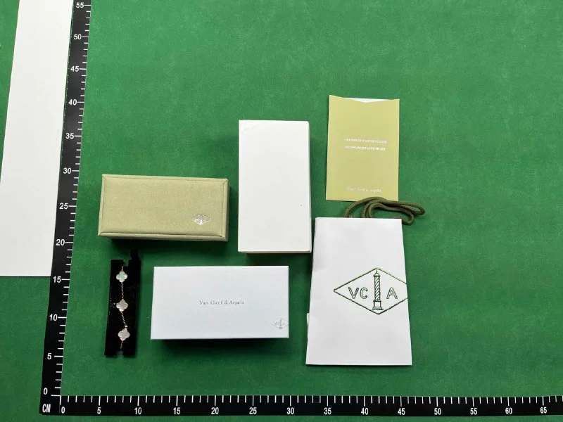 Van Cleef & Arpels bracelet (The perfect gift for your loved ones) QC photo