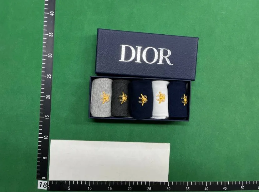 5 Pairs GUCCI & FENDI & LV Socks QC photo