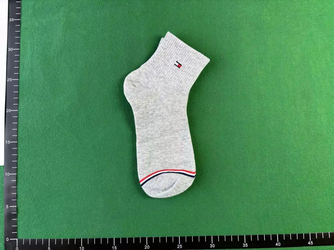 Tommy Hilfiger sock QC photo