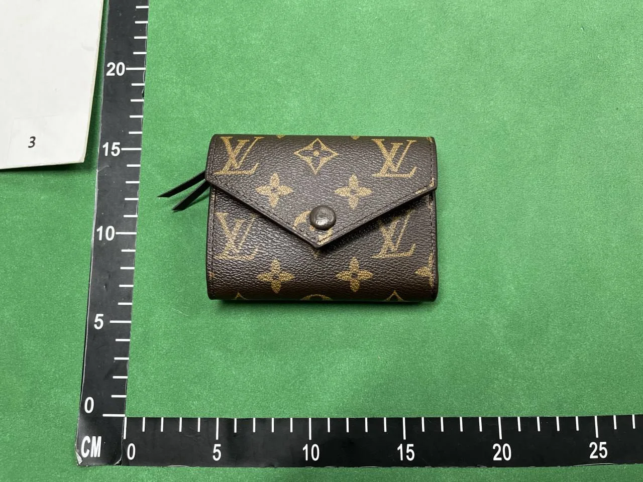 LV wallet QC photo