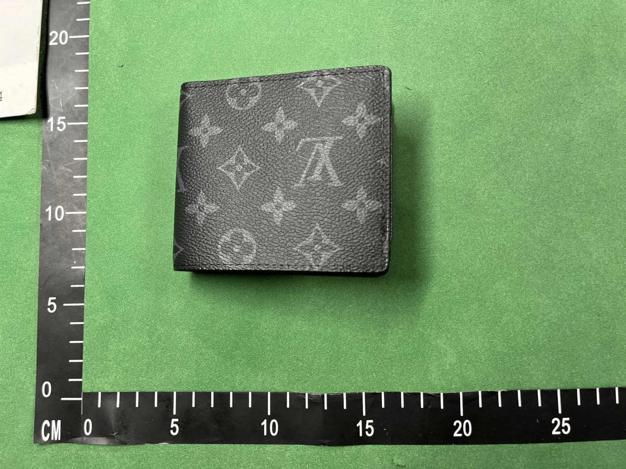 LV wallet QC photo