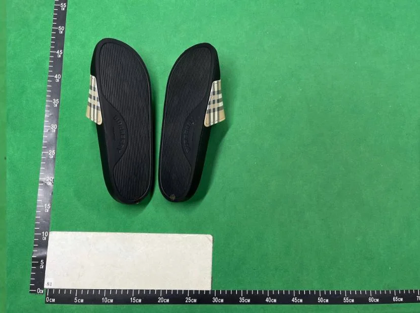 Burberry Slides QC photo
