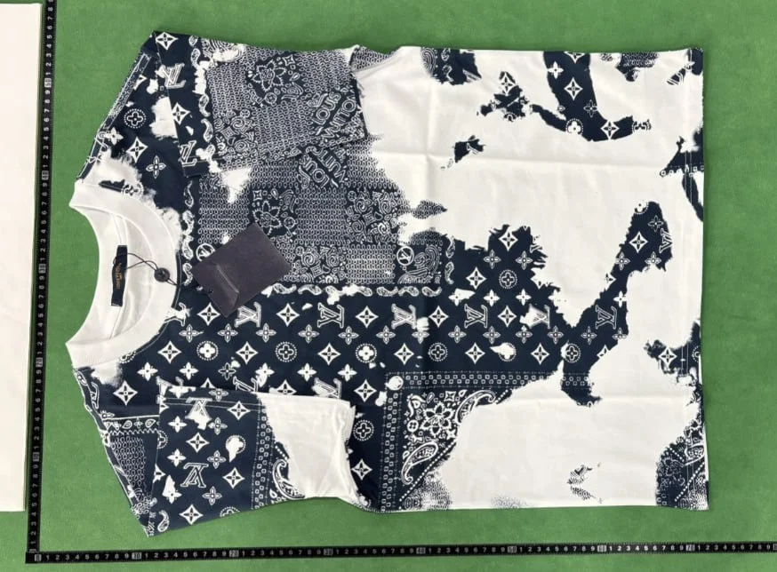 Louis Vuitton T-shirt (40 CP) QC photo