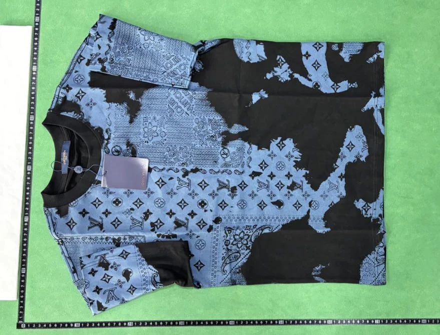 Louis Vuitton T-shirt (40 CP) QC photo