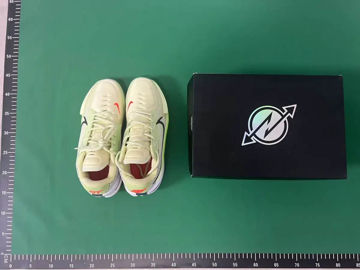Nike Vaporfly Next% Sneakers QC photo