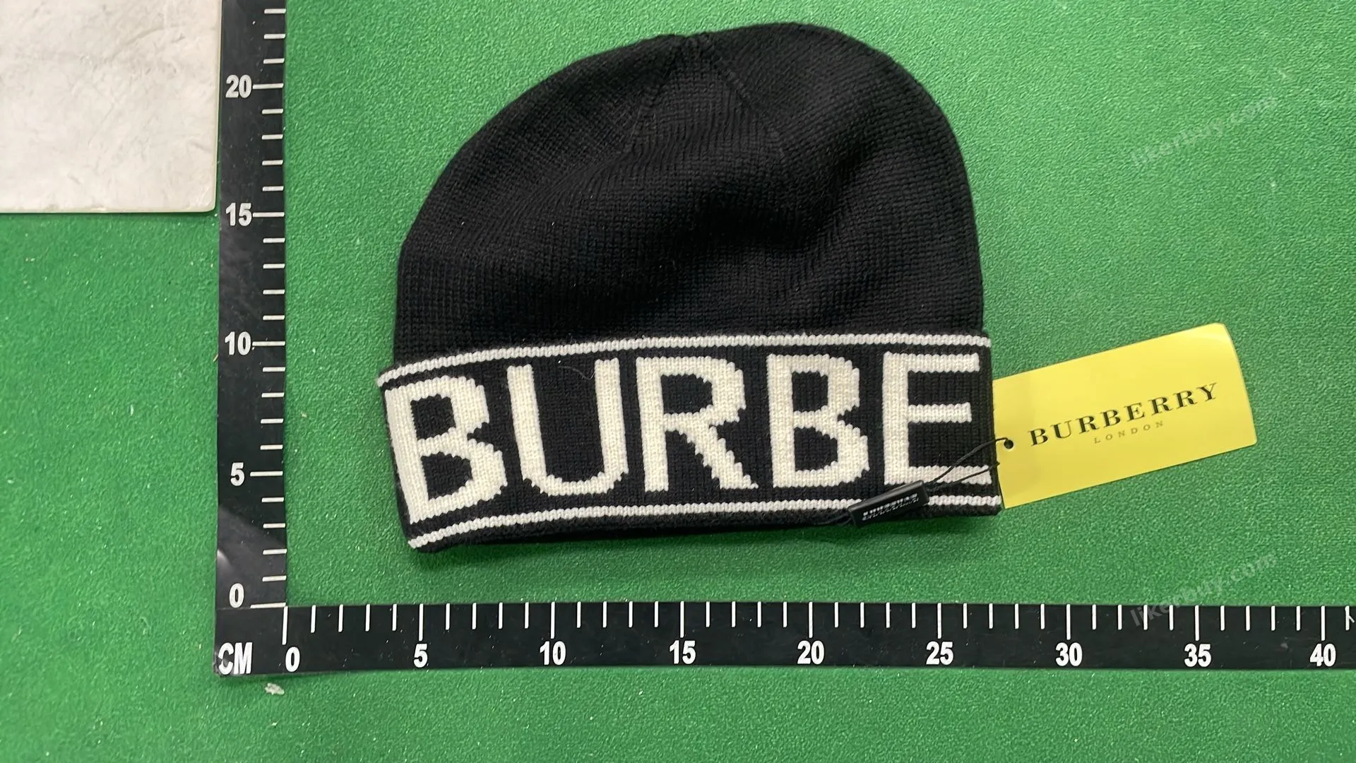 Burberry Logo Knit Beanie QC photo