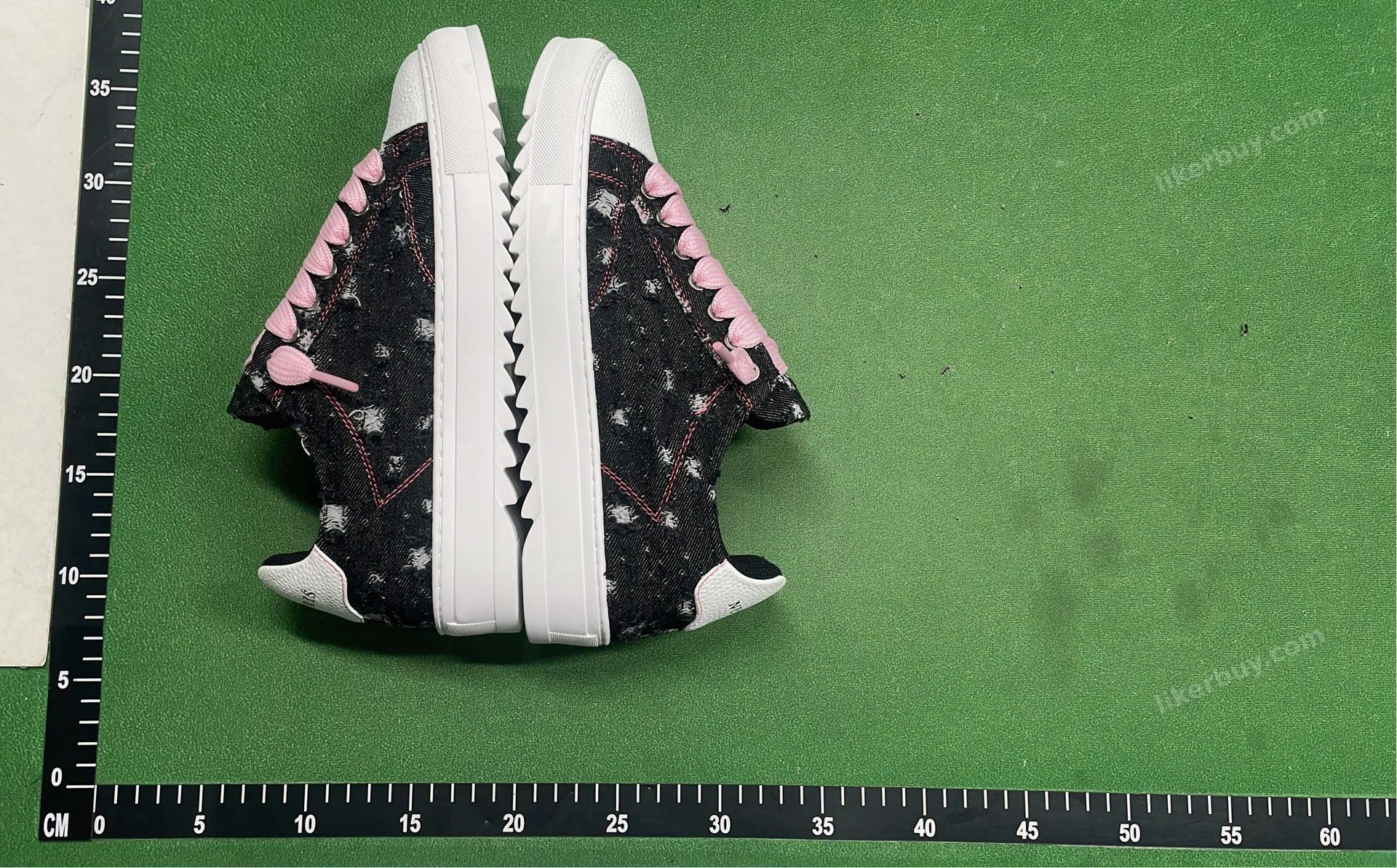 Numen Black and White Low-Top Sneakers QC photo