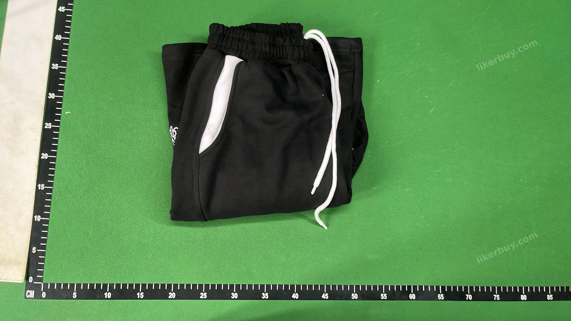 Moose Knuckles Logo Embroidered Shorts QC photo