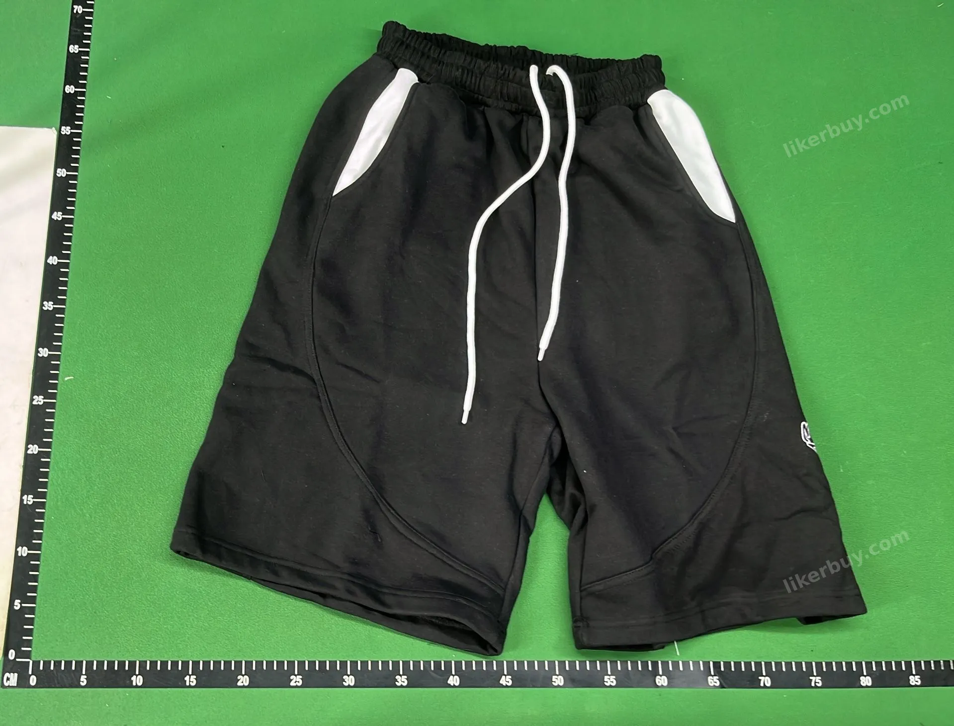 Moose Knuckles Logo Embroidered Shorts QC photo