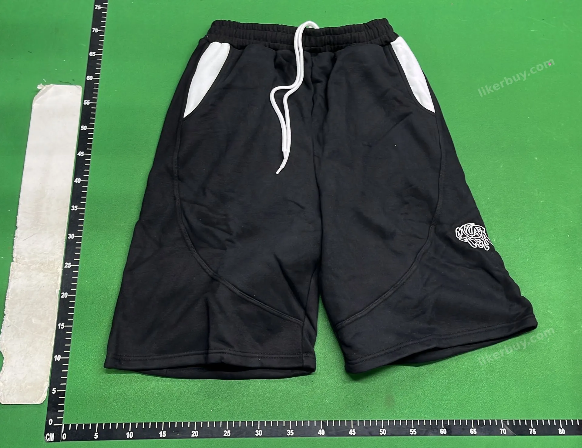 Moose Knuckles Logo Embroidered Shorts QC photo